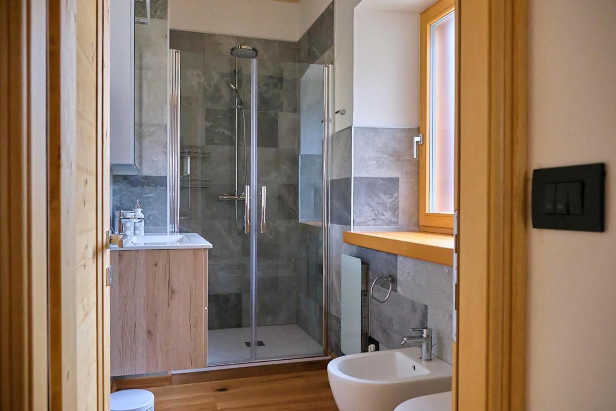 Piano Terra Vista Lago 아우론조디까도레 외부 사진