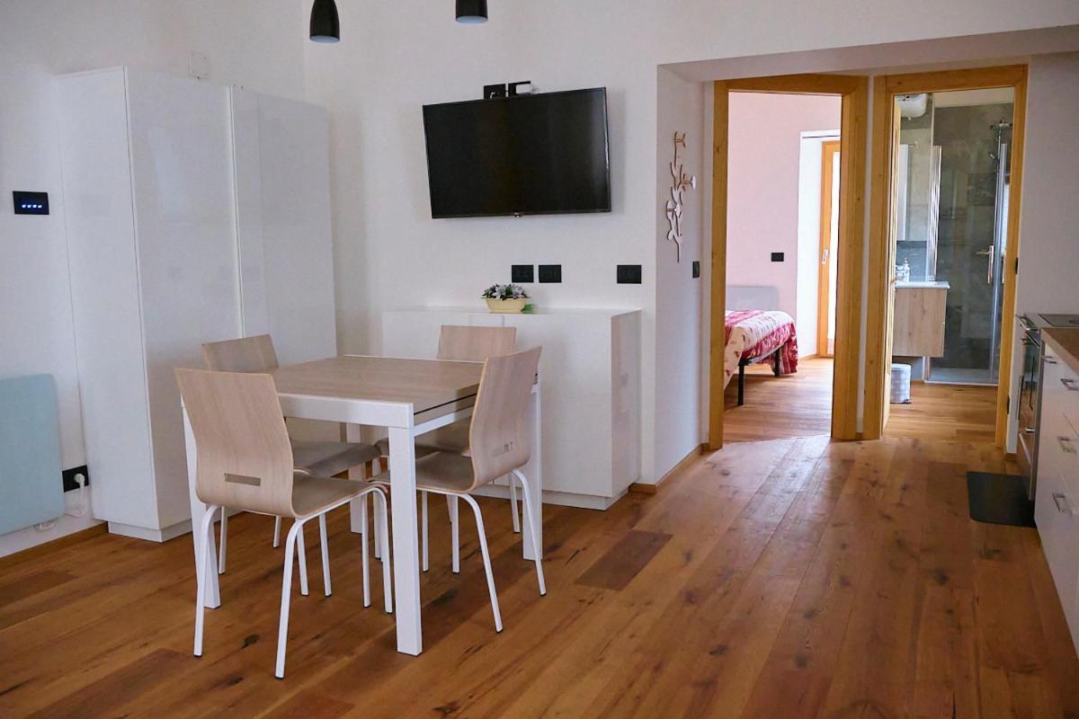 Piano Terra Vista Lago 아우론조디까도레 외부 사진